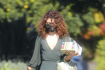 Sarah Hyland tits photos