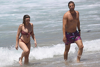 Abbie Chatfield paparazzi