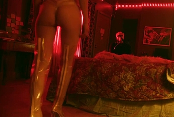 Alexandra Daddario ass