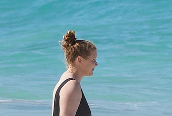 Amy Schumer nipslips