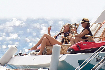 Chrissy Teigen paparazzi