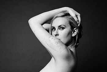 Rumer Willis topless pics