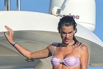 Alessandra Ambrosio bikini
