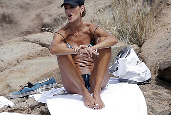 Izabel Goulart oops