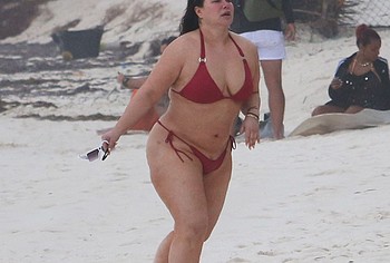 Chiquis Riviera naked beach pics