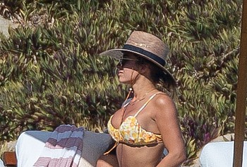 Jessie James Decker nude photos