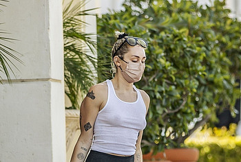 Miley Cyrus lesbian scandal