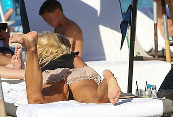 Victoria Silvstedt naked