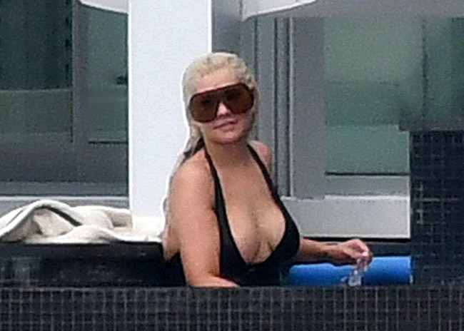 Christina Aguilera nude tits