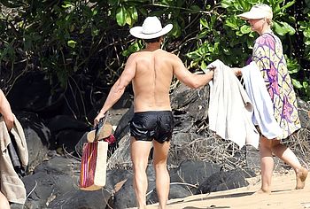 Katy Perry beach photos