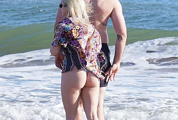 Ariel Winter butt shots