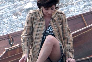 Lady Gaga pussy upskirt