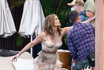 Jennifer Lopez topless pics