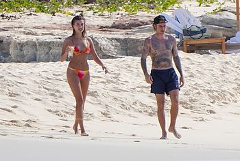 Hailey Bieber beach photos