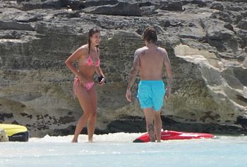 Hailey Bieber leaked nude photos