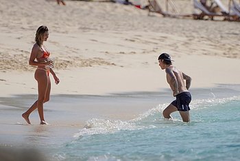 Hailey Bieber naked pics