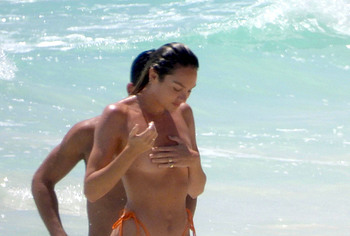 Candice Swanepoel oops photos