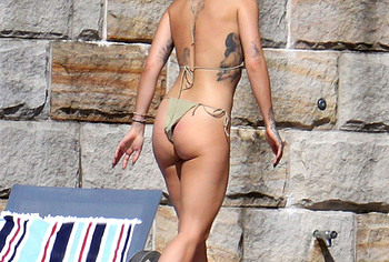 Rita Ora booty pics