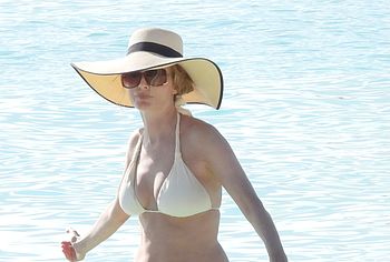 Heather Graham big tits icloud