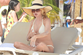 Heather Graham topless pics