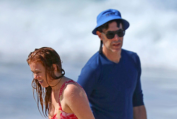 Isla Fisher topless pics