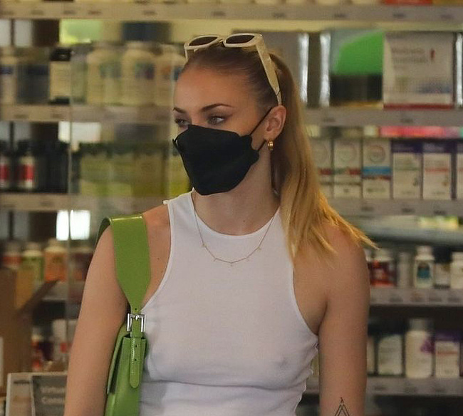 Sophie Turner leaked nude photos