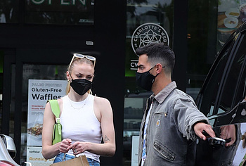 Sophie Turner naked photos