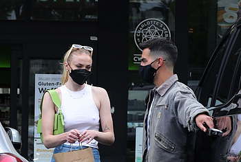 Sophie Turner topless