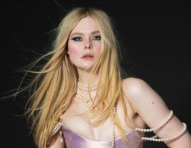 Elle Fanning nude