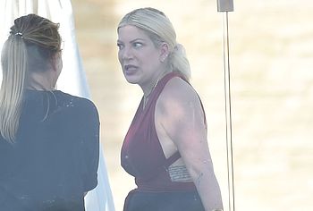Tori Spelling tits pics