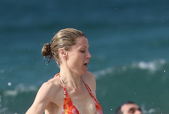 Julie Bowen nudes on beach