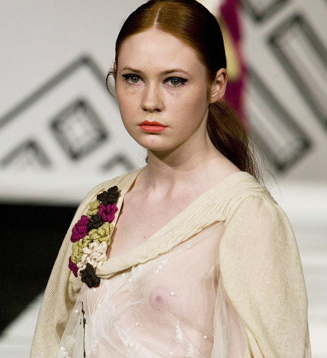 Karen Gillan nude photos