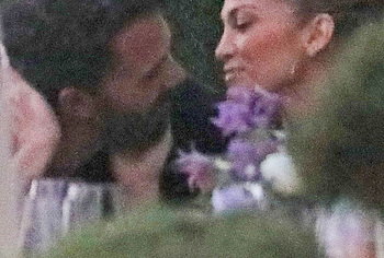 Jennifer Lopez kissing