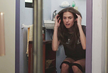 Allison Williams pee