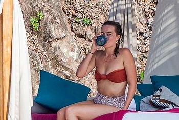 Margot Robbie naked photos