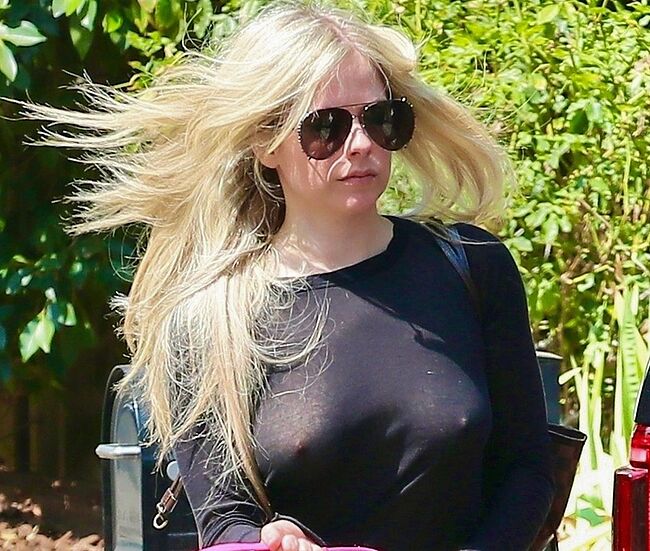 Avril Lavigne nude leaked photos