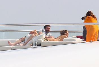 Jennifer Lopez naked