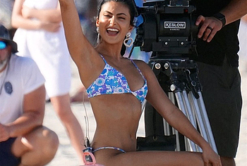 Camila Mendes paparazzi