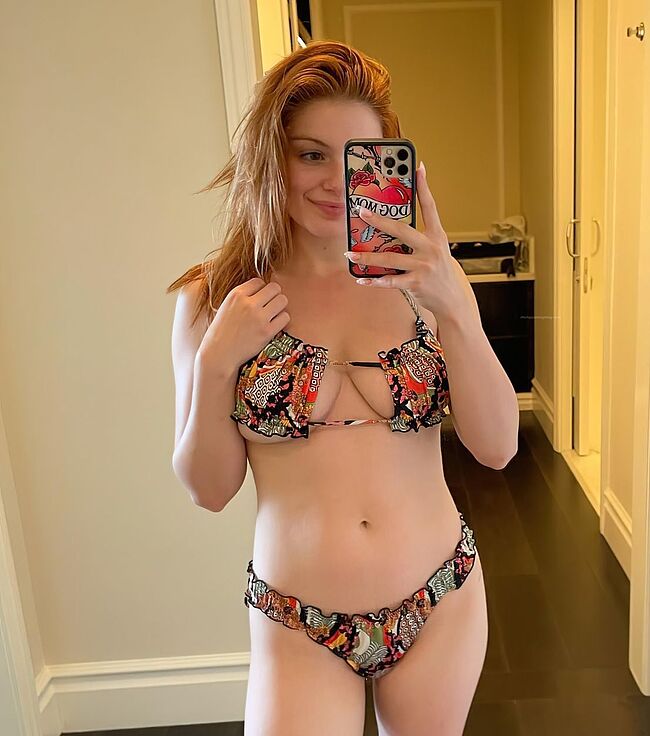 Ariel Winter NUDE SELFIE