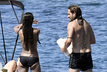 Zoe Saldana buttocks