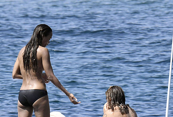 Zoe Saldana exposed