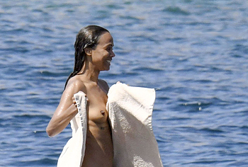 Zoe Saldana nipples
