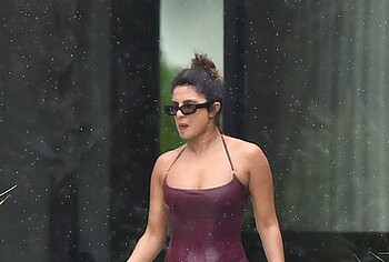 Priyanka Chopra paparazzi