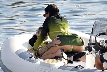 Kourtney Kardashian pussy