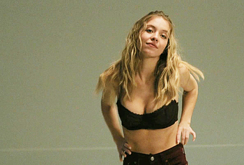 Sydney Sweeney striptease