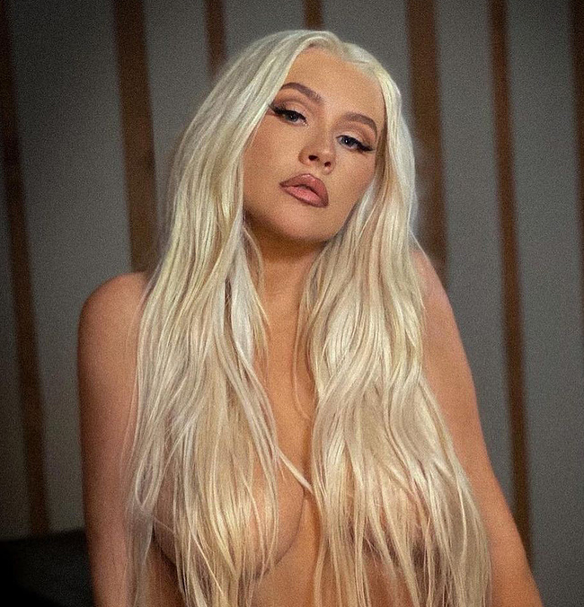 Christina Aguilera naked photos