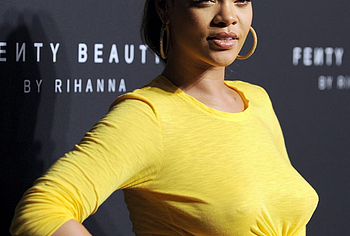 Rihanna naked photos