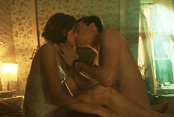 Emma Corrin naked photos