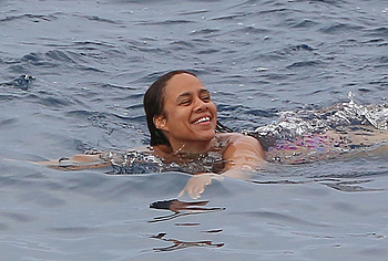 Zawe Ashton paparazzi