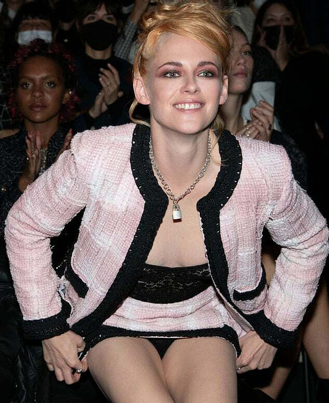 Kristen Stewart upskirt photos